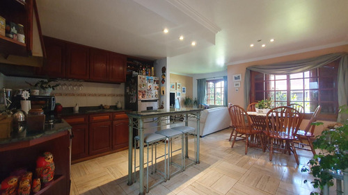 Venta - Chalet Cuatro Ambientes Con Garage Y Patio - Viamonte 4390