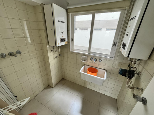 Departamento En Venta En La Lucila De 4 Ambientes Con Dependencia, Cochera Con Baulera