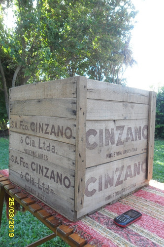 Buen Antigua Caja Realizada Con 8 Lados D Fco. Cinzano Ltda