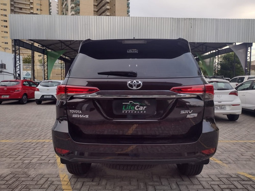 Imagem 11 de 15 de Toyota Hilux Sw4 Srv 4x2 2.7 Flex 16v Aut. Marrom Metáli...