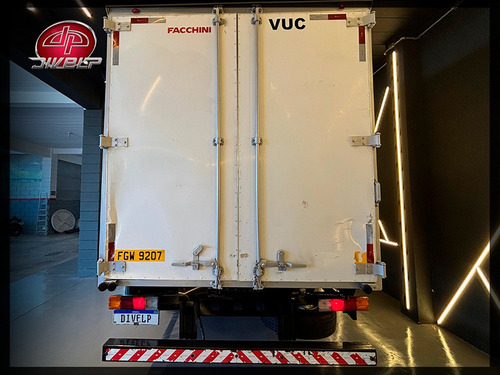 Caminhão Mercedes-bens Accelo 815 - 2018 Com Baú Seco