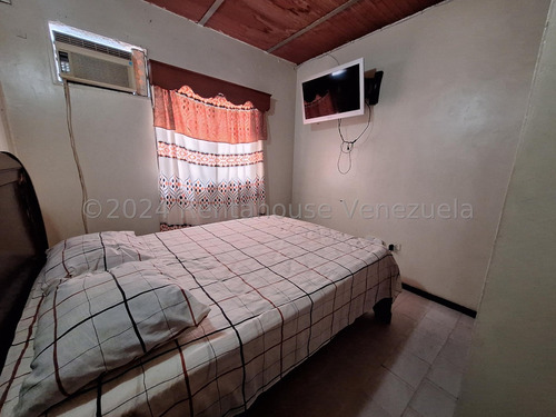Venta De Casa En La Candelaria Maracay Aragua 25-201 Irr