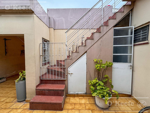 Casa En Venta De 4 Ambientes, Bernal.
