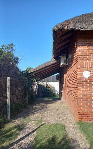 Alq Temp Casa 3 Dorm + Svcio Con Mb Ubicacion En El Chorro (ref: Atm-1401)