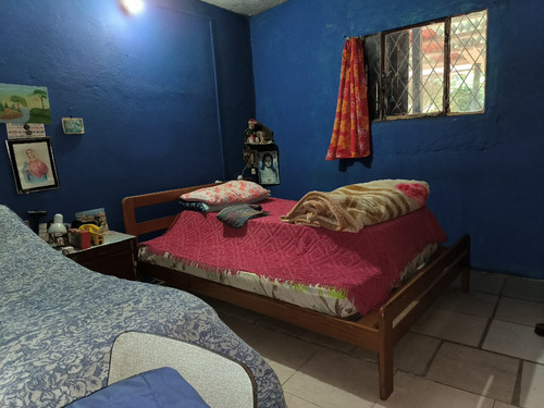 Atención!!! Muchas Posibilidades, Documentación Al Día, 5 Dormitorios Y 2 Baños, Actualmente 2 Apartamentos Y 1 Casa Principal! A 3 Cuadras De Ruta 11, Ideal 2 Familias, Estado A Mejorar!