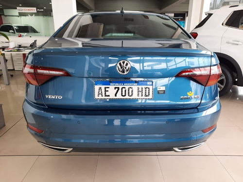 Imagen 6 de 25 de Volkswagen Vento Highline 250 Tsi At 2021 Azul 32.500kms U/m