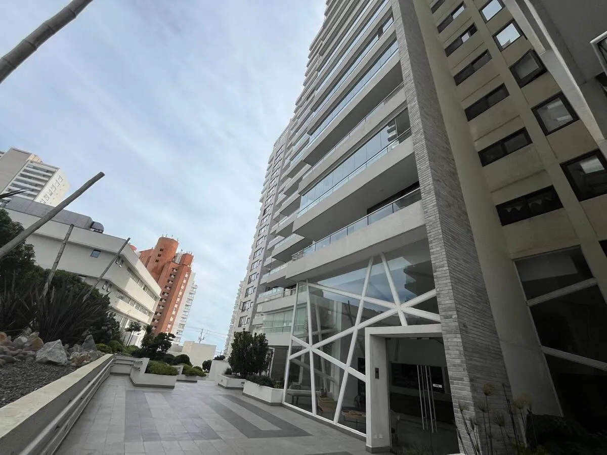 Imagen 1 de 16 de Gran Edificio A Orillas Del Mar Con Hermosa Vista Poniente