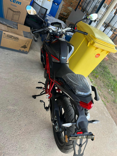 Benelli Tnt150i