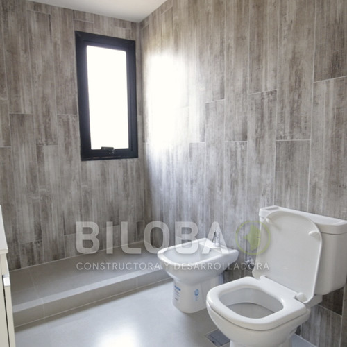 Casa En Venta Con Lote A Laguna 2 Pisos En San Sebastián Apto Credito - Pilar- Barrio Privado