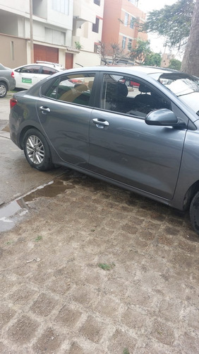 Imagen 4 de 11 de Kia Rio Sedan