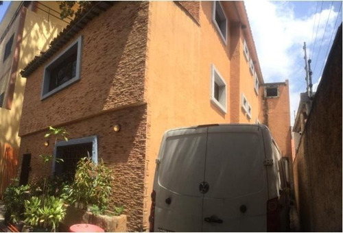 Los Chaguaramos !! Hermosa E Impecable Casa Acondicionada Para Uso De Oficina Y Comercial, 780 M2 Terreno, 828 M2 Const., 8 Oficinas, 5 Baños, 10 Pe, A/a, Sistemas De Seguridad. Excelente Ubicación !!
