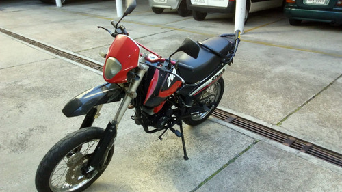 Yumbo Shark 200