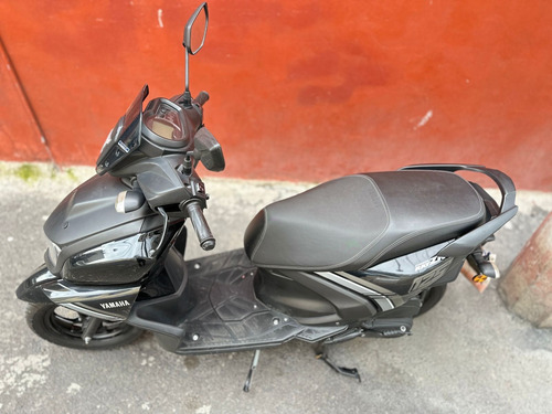 Yamaha Ray Zr 125 2025 Color Negra Con 9000 Km En Excelentes
