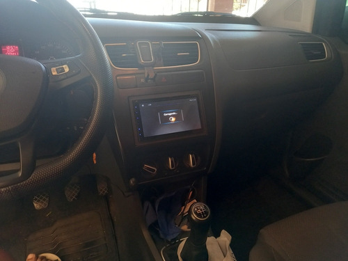 Imagem 10 de 15 de Volkswagen Fox 2012 1.0 Vht Trend Total Flex 5p