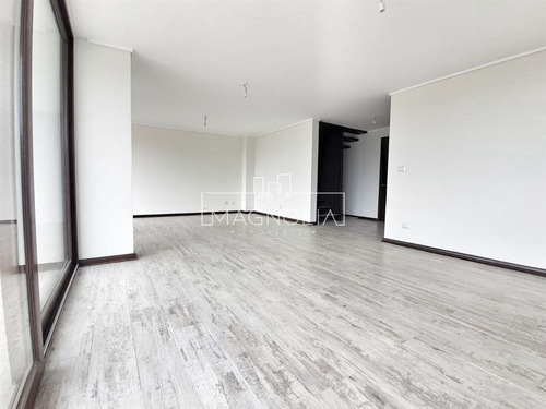 Casa En Venta De 3 Dorm. 4 Baños Más Escritorio, En Concón