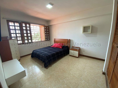Venta De Imponente Casa Santa Paula