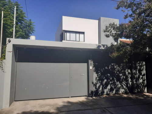 Cantisano Propiedades Alquila Excelente Duplex En Gonnet 504 Y 17!! Con Entrada Para Auto, 2 Dormitorios!!