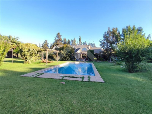 Imagen 3 de 23 de Parcela En Venta Con Casa, Jardin Y Piscina En Talagante