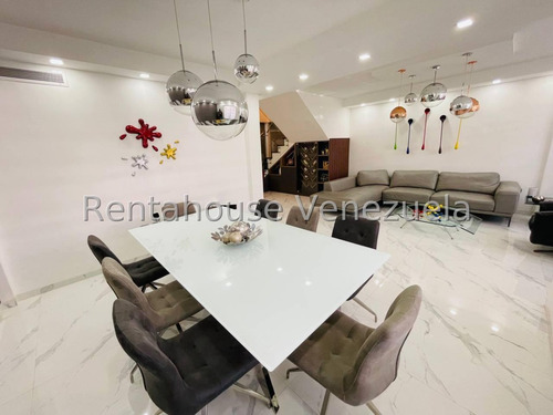 Exclusiva Casa Townhouse En Venta 183 Metros Totalmente Remodelada Revestida En Porcelanato Area Social Parrilla Planta Electrica Seguridad Estef 25-6276