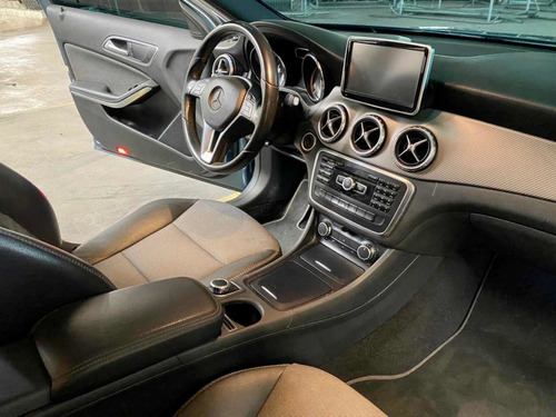 Imagem 14 de 15 de Mercedes-benz Classe Gla 2015 1.6 Style Turbo 5p