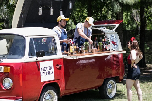 Imagen 10 de 10 de Alquiler De Food Truck , Catering Finger Food Y Barra Movil.