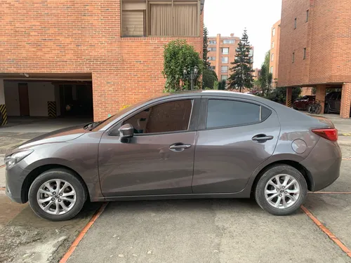 Mazda 2 Touring Automático