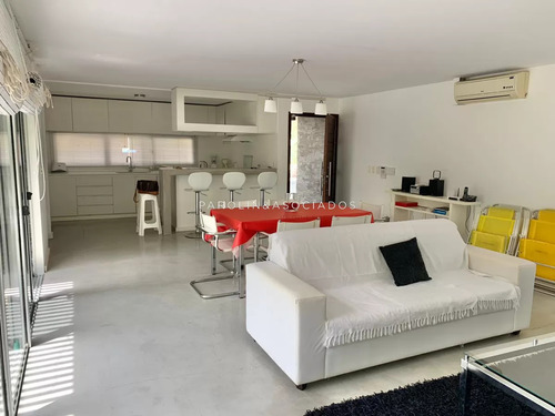 Casa En Venta En La Barra, Punta Del Este.
