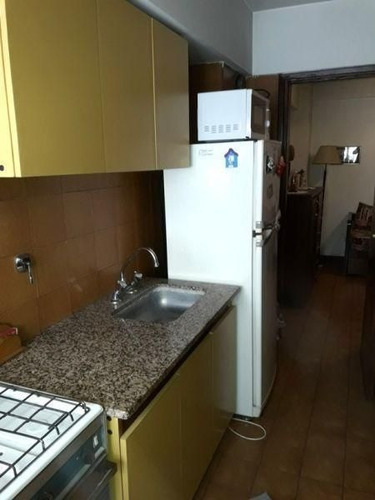 Imagen 3 de 8 de Temporada | 1 Ambiente A La Calle Con Balcón