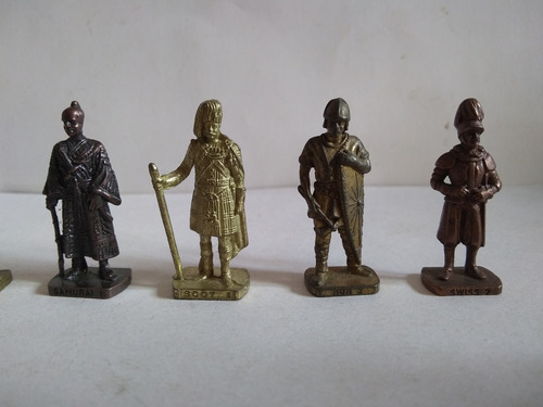 Lote Com 6 Soldadinhos Kinder Antigos ( Ver Fotos ) (Usado)
