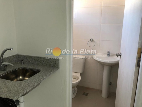 Local En Alquiler En Parada 5 Sobre Avenida Comercial- Ref: 12971