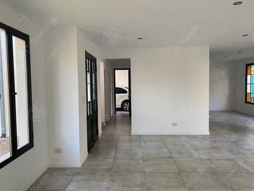 Imagen 5 de 11 de Casa En Venta De 4 Ambientes En Hudson Chico! Estilo Tradicional!! 20% Off