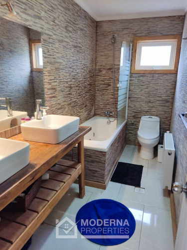 Casa De 135 M2, 4d / 3b En Sitio De 5000 M2