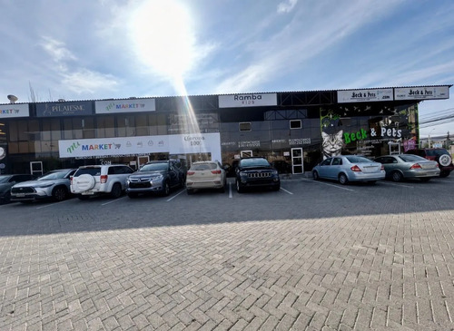  Excelente Local Comercial De Dos Niveles En Strip Cente
