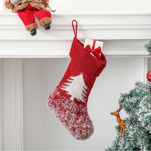 Calcetines navideños en forma de C, regalos de Navidad rojos, una bolsa de caramelos de colores