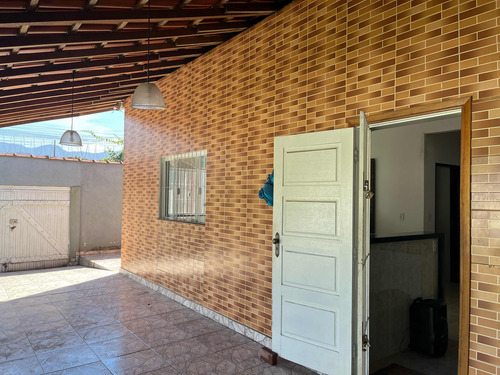 Casa Linda Com 3 Quartos E 2 Banheiros