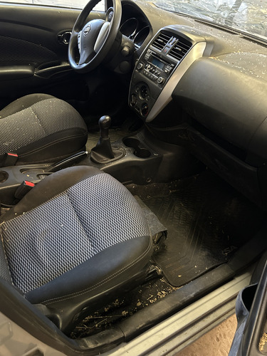 Nissan Versa Sense Mt Puré Drive F2 Chocado Funciona Exelent