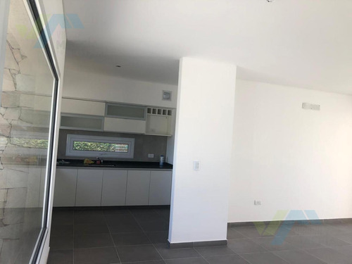 Casa Con Pileta De Construccion Tradicional - San Ramon Pilar Del Este