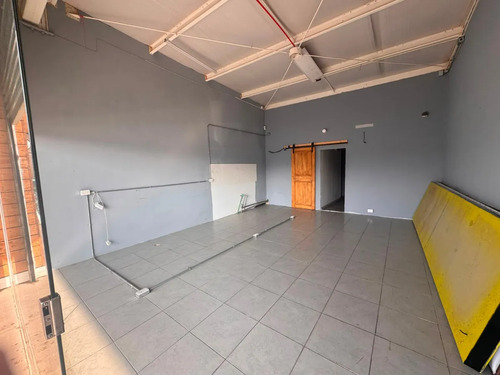 Local En Arriendo En Strip Center. Colina