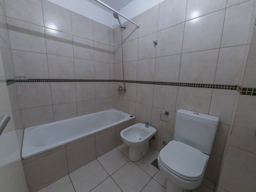 Depto 2 Amb, Cochera Y Balcón En Villa Crespo (av Juan B Justo Al 2300)