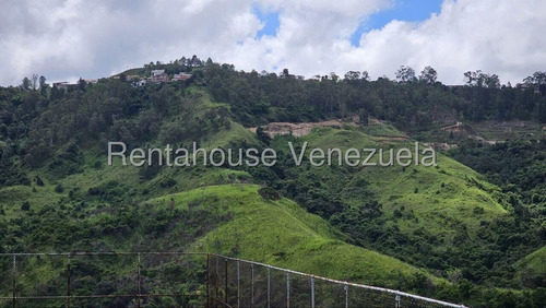 En Venta Hermosa Casa En Excelente Ubicación En Los Samanes 25-17999
