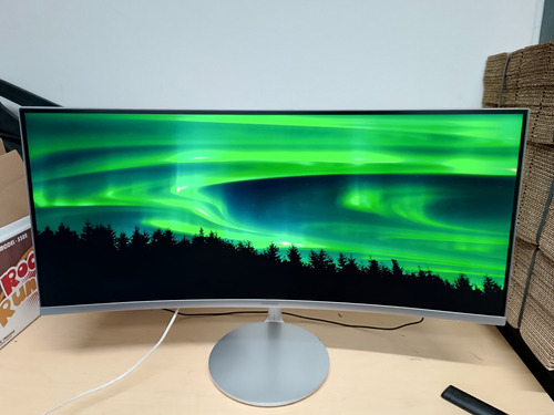 Monitor Gamer Curvo Samsung 34 Diseño Blanco Ultrawide (Usado)