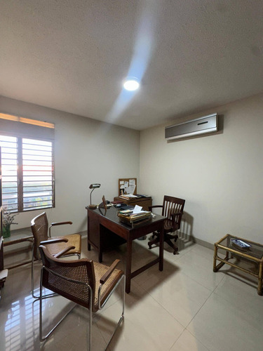 Venta De Moderno Townhouse En Altos De Guataparo, Resd. Las Villas