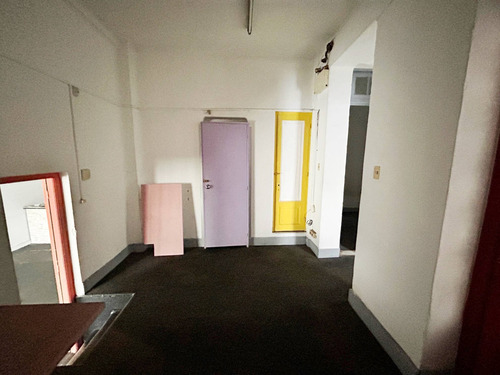 Alquiler - Casa Esquina En El Centro Con 2 Ambientes - Río Branco Y Paysandú
