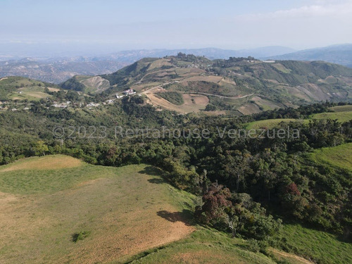 Carlos Colmenarez Vende Terreno En Cubiro, Perfecto Para Ecoturismo, Agricultura O Residencial. El Terreno Cuenta Con Una Extensión De 210.000 M2, Una Fuente De Agua De Pozo Profundo, 2 Tanques De Ag