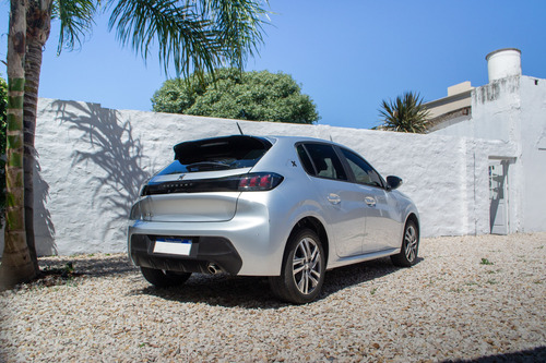 Peugeot 208 1.6 Feline Tiptronic