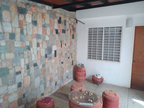 Imagen 11 de 11 de Palo Negro / Lisbeth Garcia +584128676402