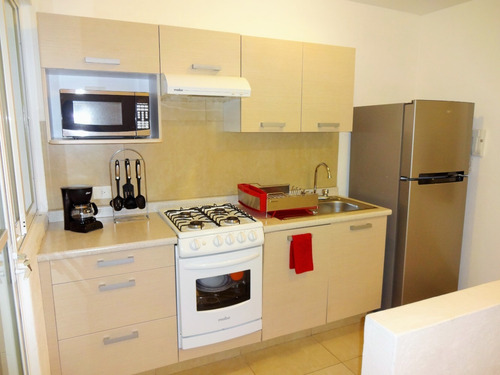 Imagen 10 de 14 de Departamento En Venta. Metro Portales. Albert. 2r, 2b, 1e.