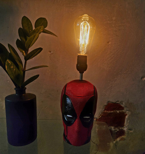 Lampara Deadpool Industrial Con Foco Buro Marvel Antiheroe Rojo Na