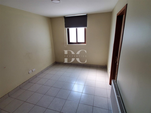 Casa En Venta De 5 Dorm. En Colina Chicureo, Las Brisas