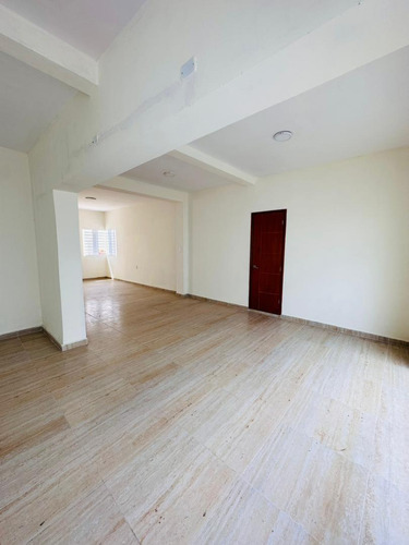 Casa Residencial - Comercial En Alquiler 400 M2 - Urb. El Rosal
